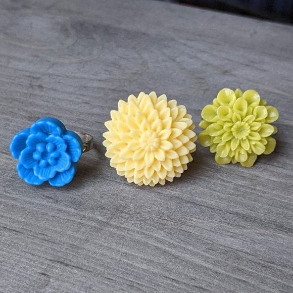 Floral Resin Rings Set of 3 - Blue Cherry Blossom, Yellow Mum, Green Dahlia - Picture 6 of 13